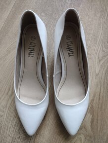 Bílé lodičky na podpatku vel. 39 - 2