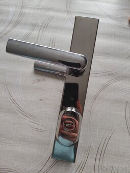 Bezpečnostní kování na dveře - 2