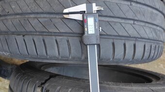 Prodám letní pneu 215/50/R17 - 2
