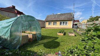 Prodej rodinného domu se zahradou, 463 m2 , Velká Hleďsebe - 2