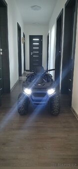 Prodám elektrickou čtyřkolku s dálkovým ovladačem. - 2