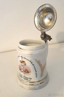 Porcelánový korbel s cínovým víčkem z roku 1900 - 2