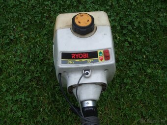 benzinový vyžínač RYOBI - 2