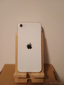 velmi pěkný iPhone SE 2022, 64GB, nová baterie, hvězdně bílá - 2