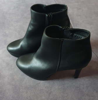 Bodyflirt černé kotníkové koženkové kozačky, vel. 40 - 2