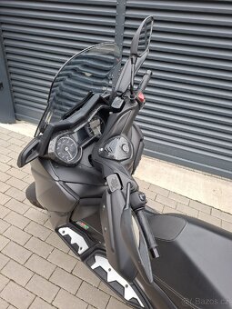 Skútr Yamaha X-max 300 - 2