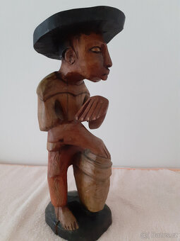 Stará dřevěná soška - 2