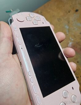 Sony PSP-3004 Pink + pouzdro, GTA - 2