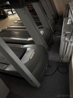 Profesionální běžecký pás Precor C954i - 2