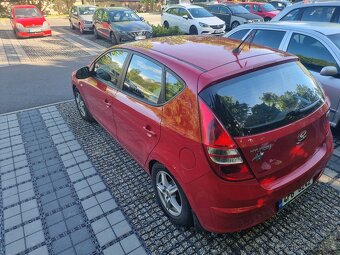 HYUNDAI i30 1.4 i BENZÍN 79.800 km. 1. majitel - 2