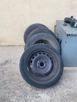Plechové disky Fiat 500 4 ks (175/65 R 14 zimni gumy 5mm) + - 2