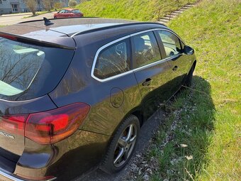 Opel Astra Sports Tourer 1.6 CDTI Cosmo – kombi, co ví, že m - 2