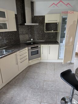 Pronájem podkrovní bytové jednotky 3+1 s parkováním, 124 m2, - 2