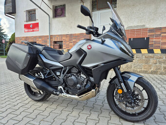 Prodám Honda NT1100 , r. v. 2024, ABS, TC, ČR, 3507km - 2