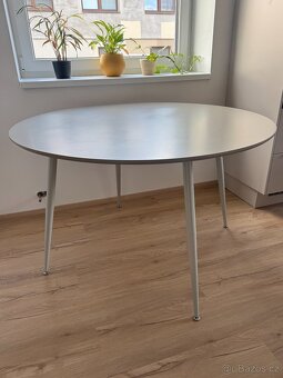 Kulatý jídelní stůl béžový - 2