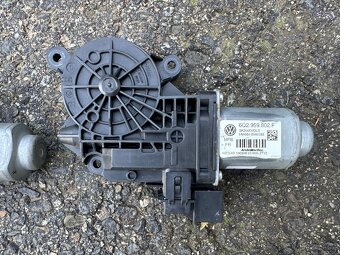 Motorek stahování okna Škoda Fabia 2 levý i pravý - 2