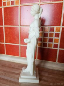 alabastrová soška Afrodité - 2