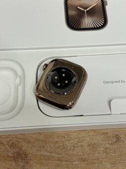 Apple Watch 10 42mm ztlatý titan, milánský tah - NOVÉ - 2