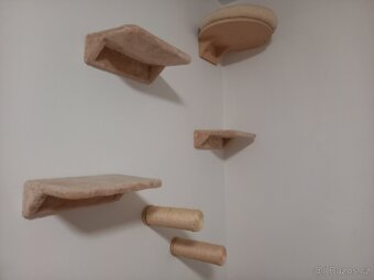 Kočičí odpočívadla / škrabadla na zeď - 2