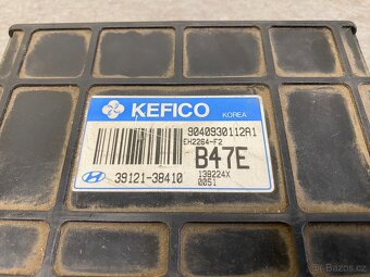 HYUNDAI SANTE FE I 2.4 107KW 00-06 - ŘJ MOTORU 39121-38410 - 2