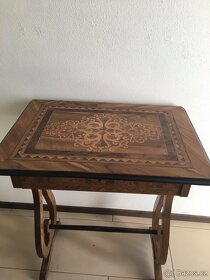 STAROZITNY INTARZOVANY STOLEK - 2