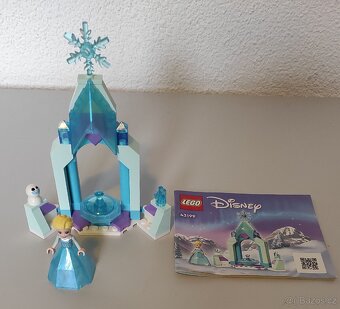 Lego Disney Frozen Elsa a zámecké nádvoří - 2