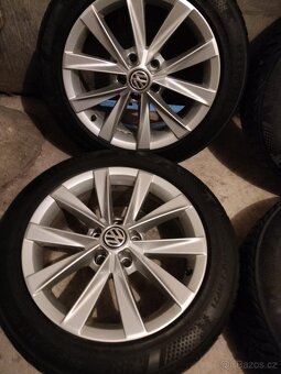 4ks alu disky orig. Vw 5x112 R17 pneu 205/55 R17 8mm - 2