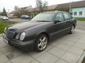 Mercedes-Benz Třídy E 270 CDI - 2