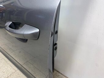 Levé přední dveře šedá metalíza LF8L Škoda Superb 2 2012 - 2