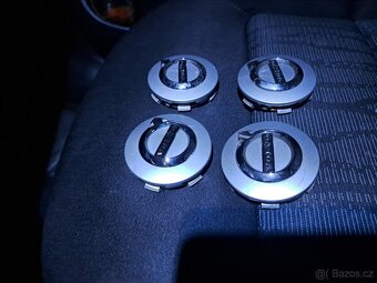 Prodám pokličky do Alu kol Volvo cena 4xkusy 1000,- - 2
