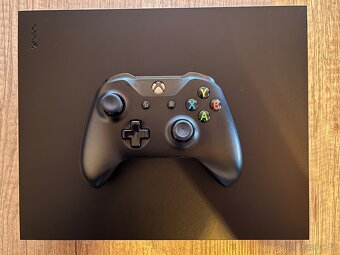 Xbox one X 1tb + 3hry - 2