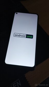 Nokia 8.3 5G 6.81 " Zeiss 64 MP Snapdragon 8/128 - 2