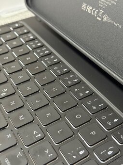 ESR Rebound 360 klávesnice pro iPad Pro 11 2024 M4 - 2