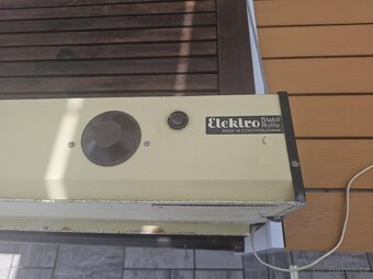 elektrické stříbrné promítací plátno - 2