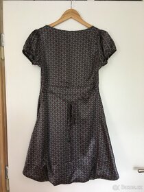Šaty různé, velikosti M, cena za kus 200 Kč - 2