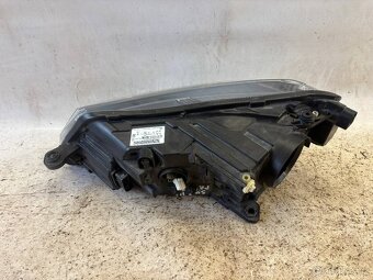 Přední pravé světlo Škoda Superb 3 - 2