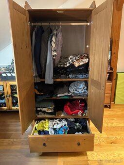 Dřevěná skříň Ikea Leksvik - 2