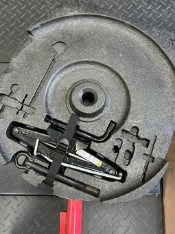 Vložka s příslušenstvím do dojezdového kola, rezervy - 2