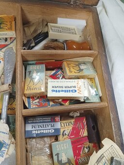 Sada holení, břitva, žiletky, starožitna krabička - 2