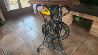 Stolek od siciho stroje - 2