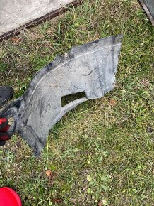 Golf V podběh pravý přední - 2