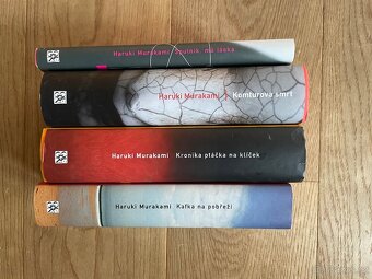 Sada knih od Haruki Murakami. - 2