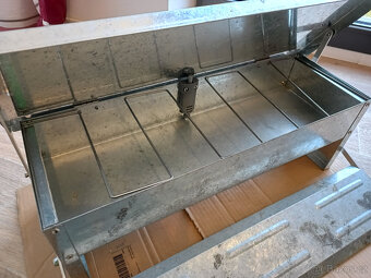 Nášlapné krmítko pro slepice - 2