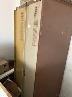 šatní plechová skříň - 2