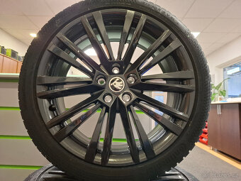 Nová zimní orig. sada Škoda Superb III 235/40 R19 Continenta - 2