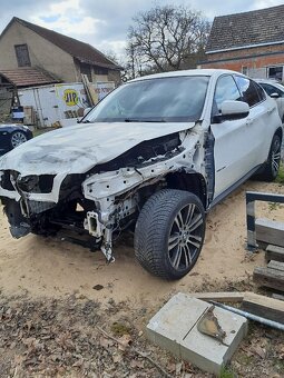 Prodám havarované Bmw X6 4.0d bez motoru - 2