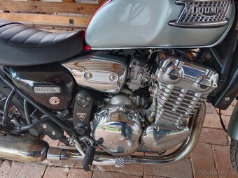 Triumph Thunderbird 900 - 2