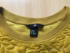 Hořčicově žlutá prošívaná mikina H&M. - 2