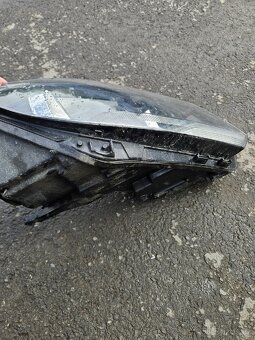 Tiguan Pravé přední světlo. - 2