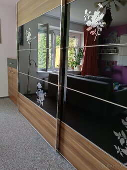 Šatní skříň 300 x 216 x 65 - 2